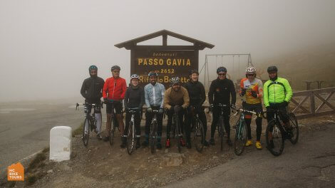 We did it! At the top of the Gavia pass > it was cloudy with no views